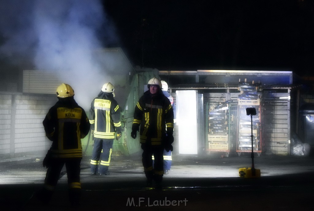 Feuer Papp Presscontainer Koeln Hoehenberg Bochumerstr P035.JPG - Miklos Laubert